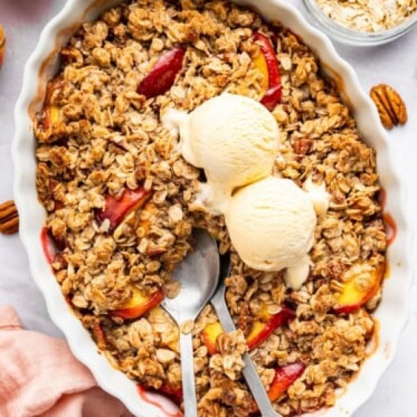 Deliciously Healthy Peach Crisp Perfect for Any Occasion